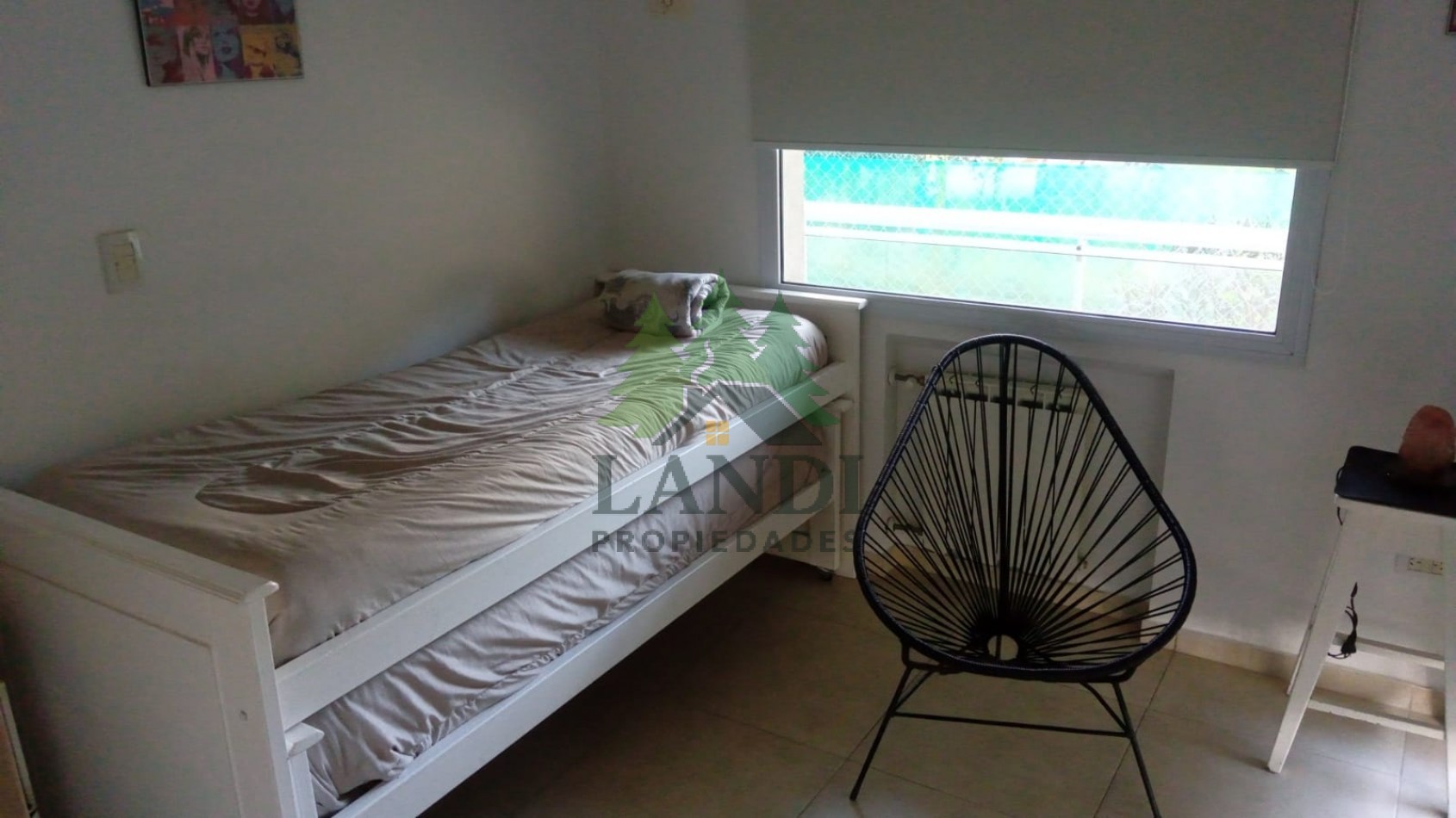 Vivi la experiencia de Pinamar en este comodo y luminoso departamento, pileta exterior y sum con parrilla
