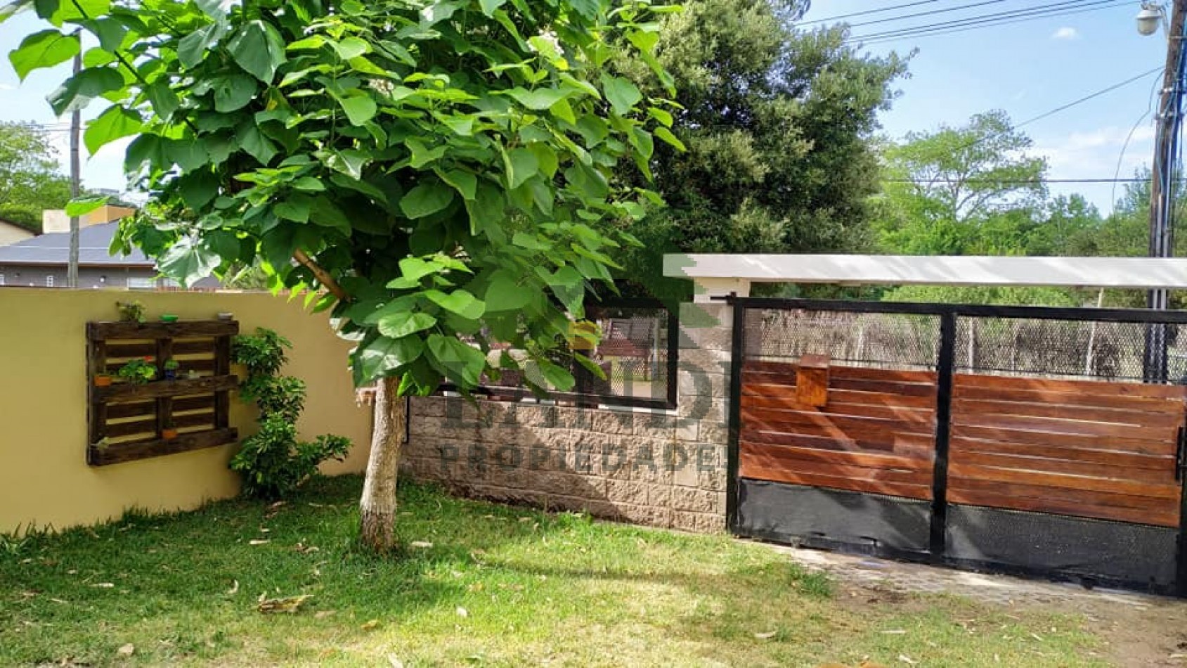 EXCELENTE CHALET + MONOAMBIENTE EN ZONA RESIDENCIAL