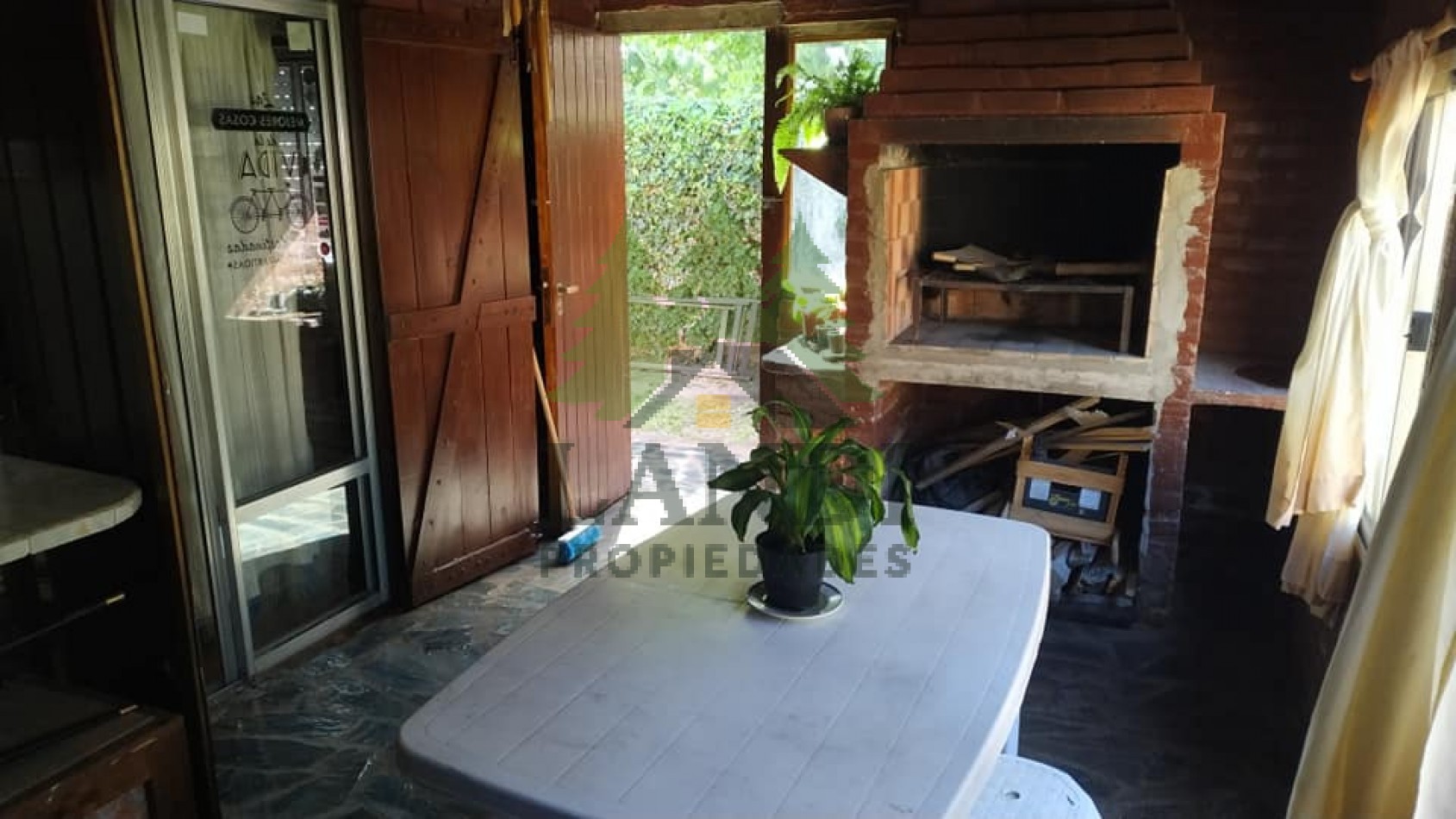 EXCELENTE CHALET + MONOAMBIENTE EN ZONA RESIDENCIAL