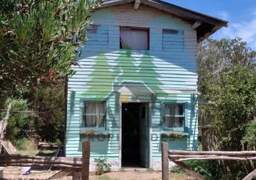 Cabaña a reciclar en Mar Azul - Excelente lote y gran potencial